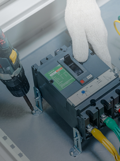 如何識(shí)別配電箱內(nèi)元件的老化程度？